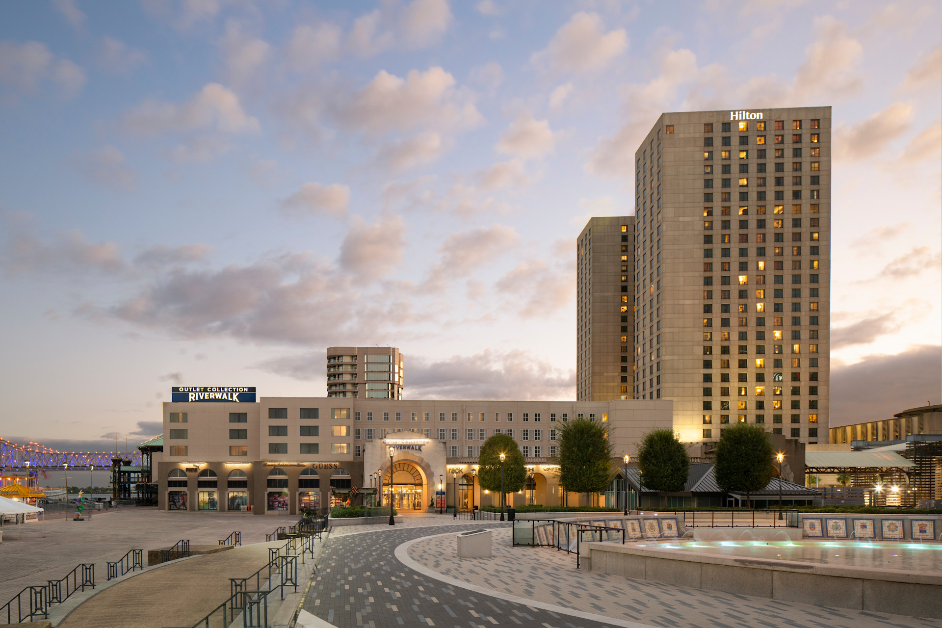 Exterior view of the Hilton New Orleans Riverside hotel and surrounding plaza.